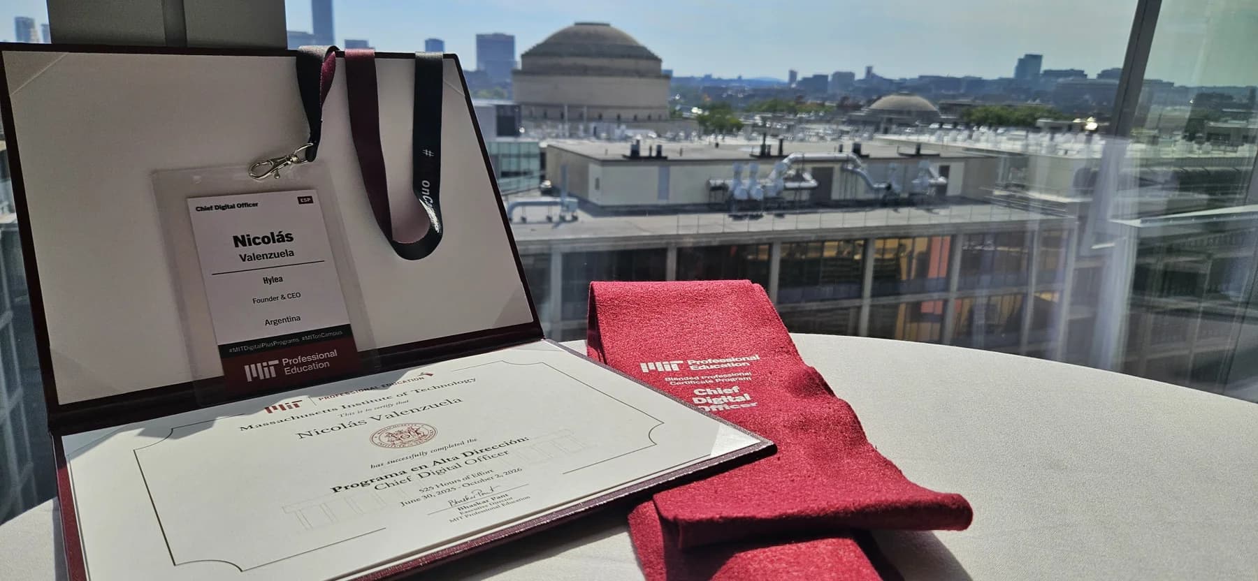 Certificado de Nicolás Valenzuela del Programa en Alta Dirección: Chief Digital Officer, MIT Professional Education, del 30 de junio de 2025 al 2 de octubre de 2026, 525 horas